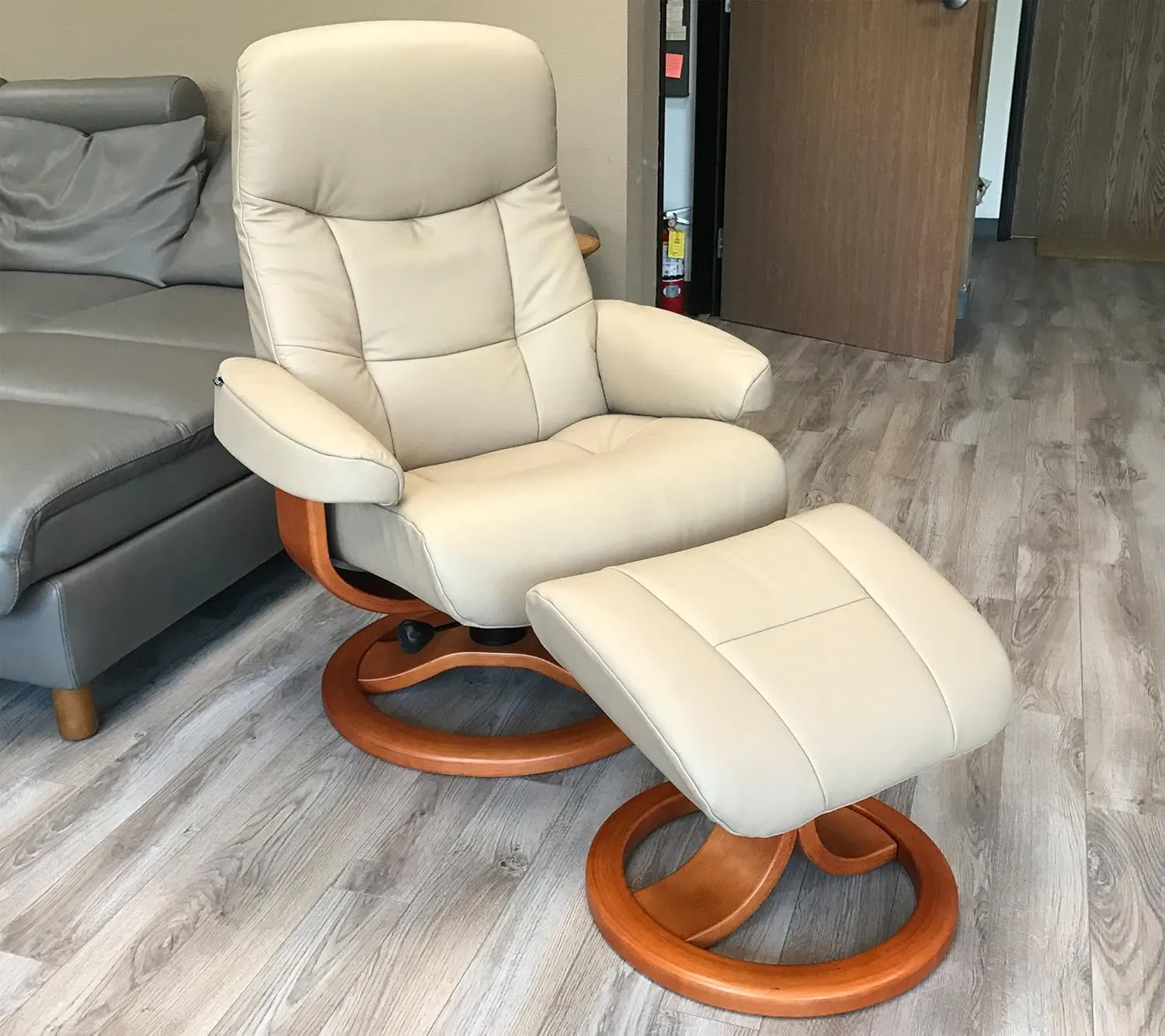 Fjords Leather Norwegian Ergonomic Scandinavian Lounge Reclining Chair 215 Large Muldal Recliner Furniture Nordic Line Genuine Sandel Light Brown Leather Walnut Wood