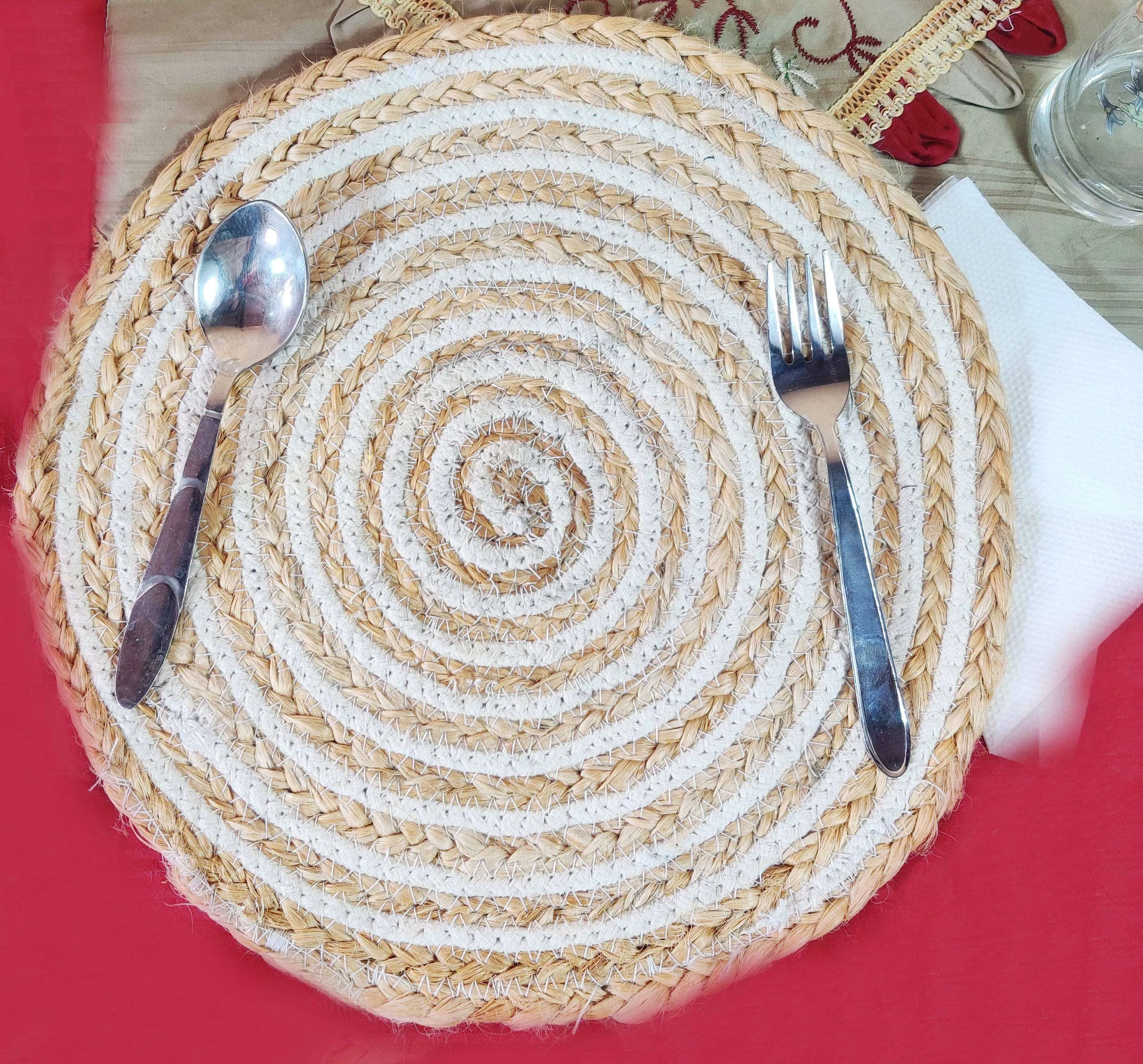 Natural Jute White & Beige TableMat / Dinning mat / PlacemaHandmakers  Natural Jute Round Dining Table Placemats for Utensilts  (Set of 6)