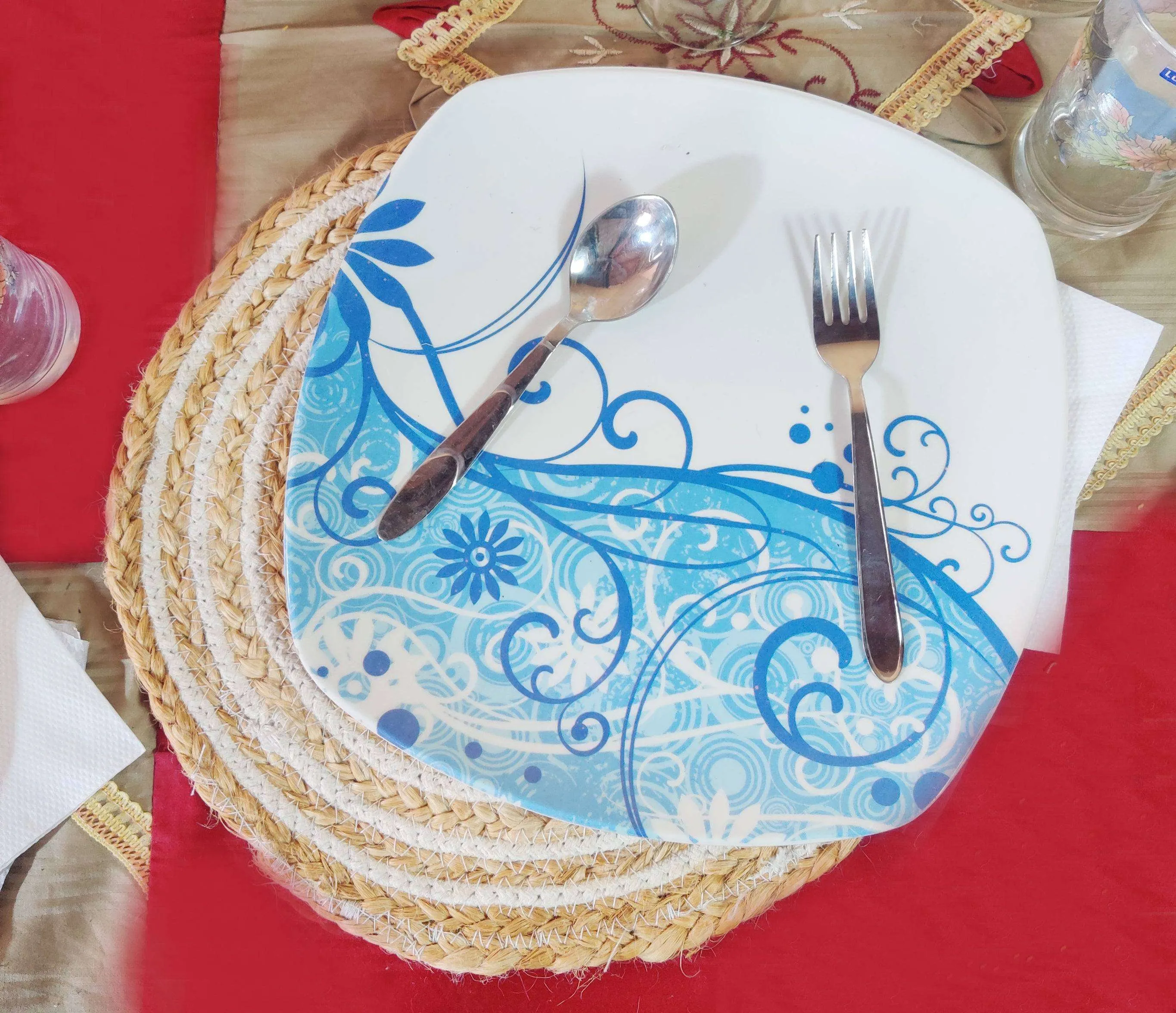 Natural Jute White & Beige TableMat / Dinning mat / PlacemaHandmakers  Natural Jute Round Dining Table Placemats for Utensilts  (Set of 6)