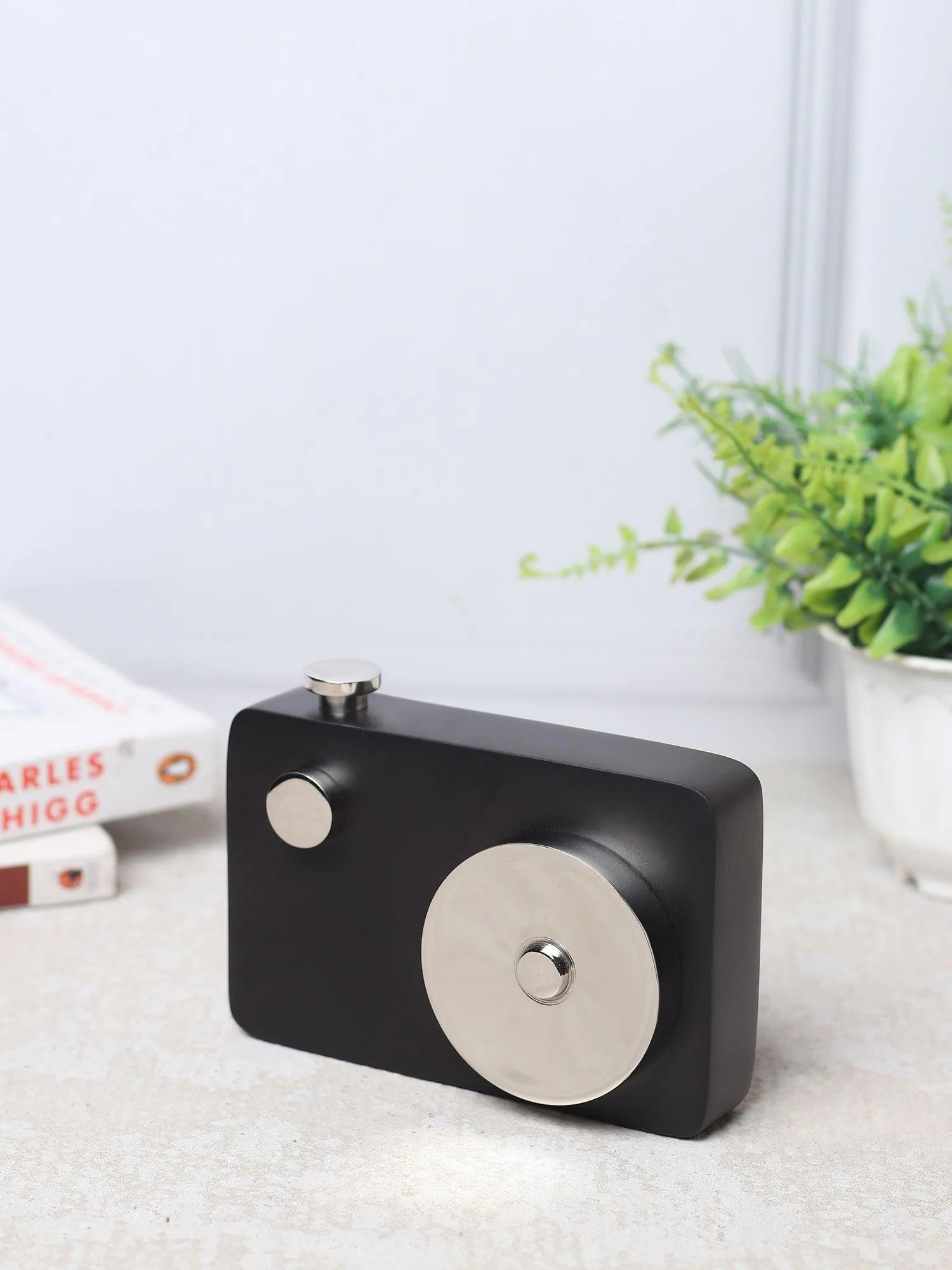 Vintage Shutter Charm in Black